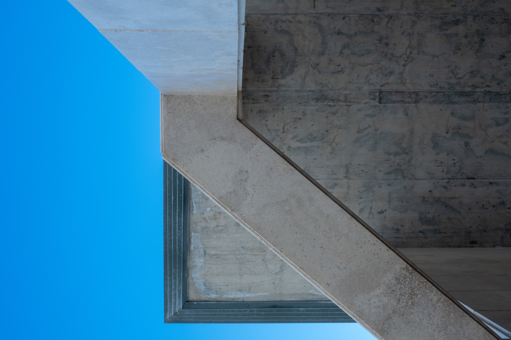 Edicola funeraria_Travertino Romano e Basaltina